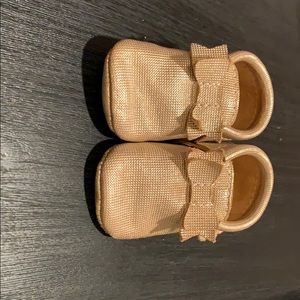 Freshly Picked Gold moccasins sz.3